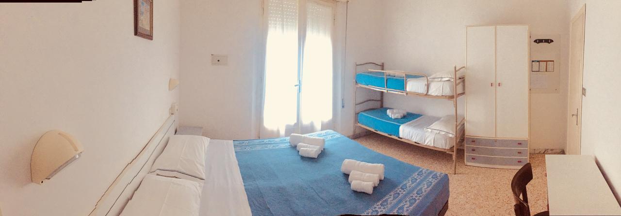 Urania Hotel Fogliano Marina Екстериор снимка