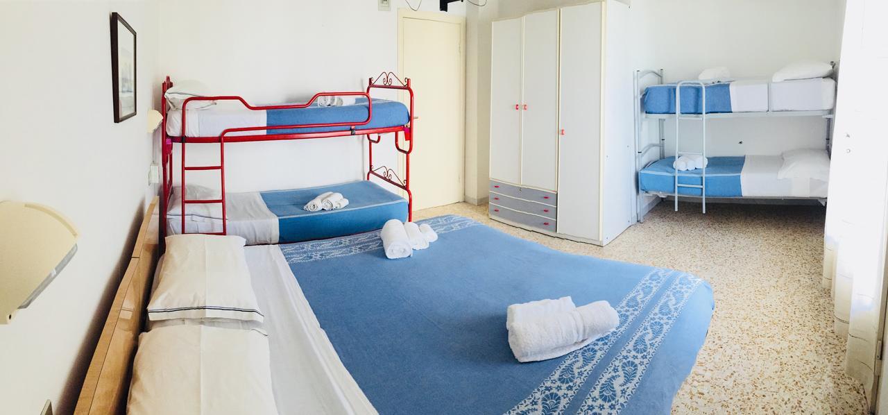 Urania Hotel Fogliano Marina Екстериор снимка