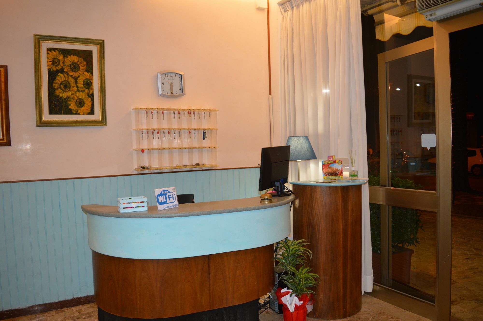 Urania Hotel Fogliano Marina Екстериор снимка